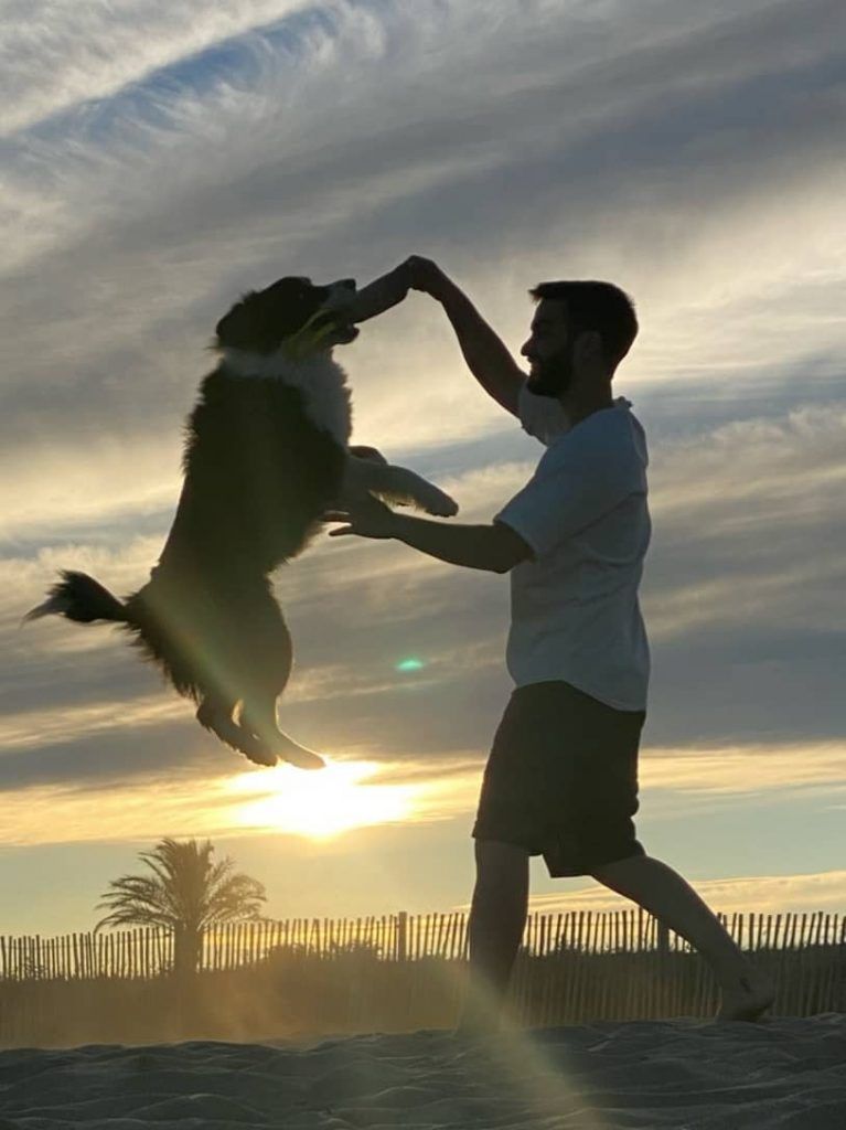 Noé Montoya y Sam - Educación Canina_cursos para perros_playas caninas en España